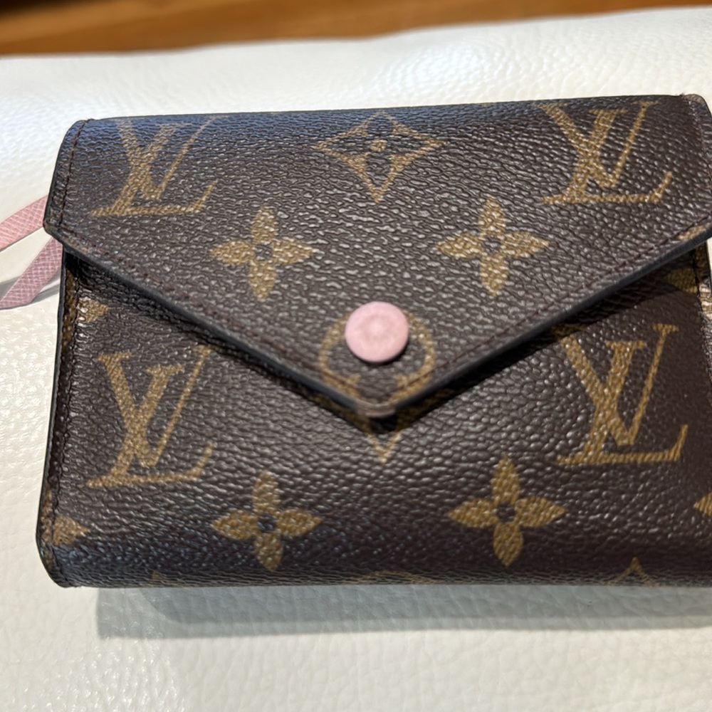 Authentic LV Victorine wallet!